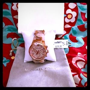 NWT Authentic Michael Kor RunWay Blush Gold Watch.